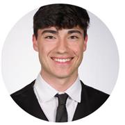 Graduado en economia y administración de empresas con 3 años de experiencia en el departamento de finanzas de una multinacional.